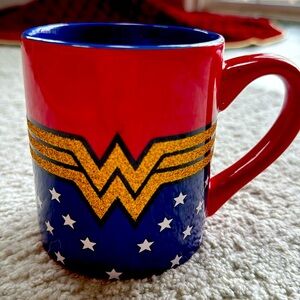 Wonder Woman Coffee Mug w/ Raised Gold Glitter Emblem - Excellent Condition
